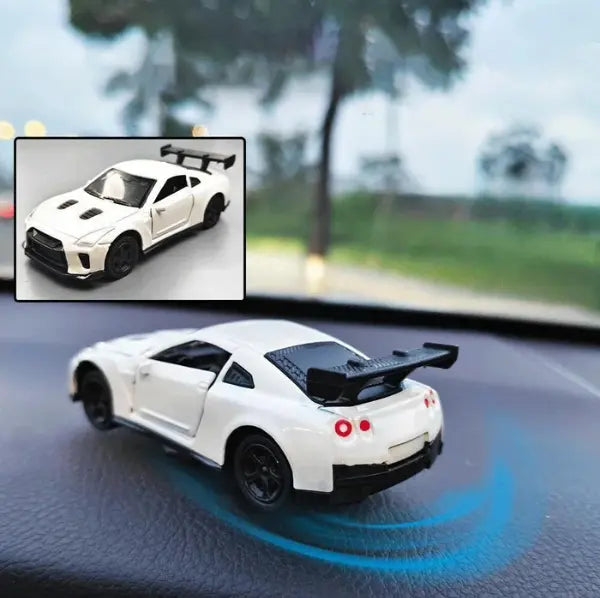 Moody Driftcar Dashboard Ornament – Dynamic Drifting Action for Car Enthusiasts 7