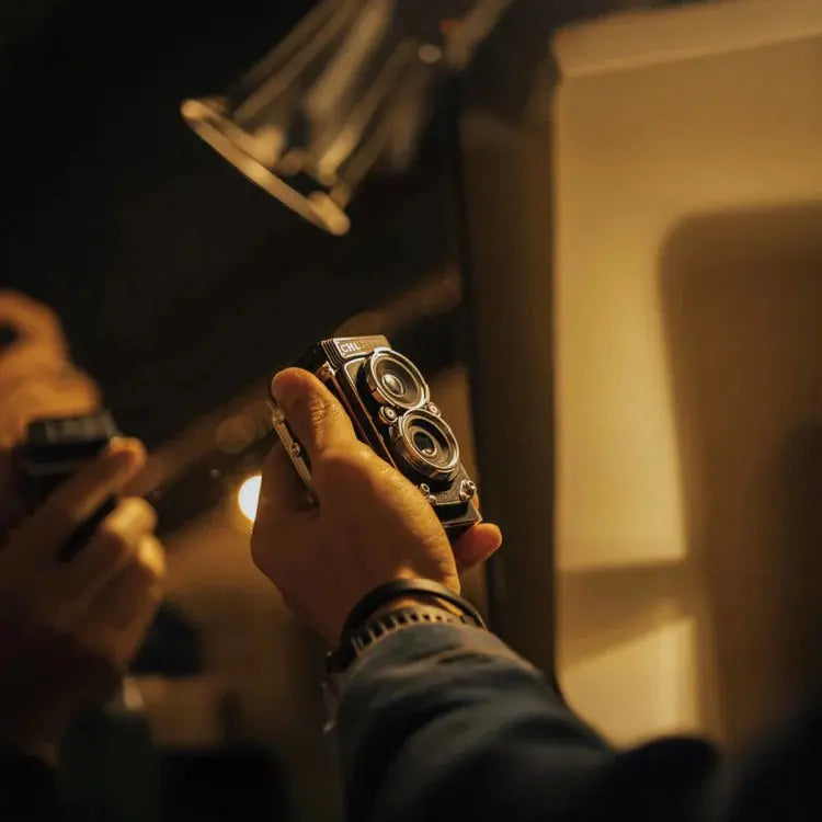 Retro Dual Reflex Camera with CCD Technology for Stunning Photography 3